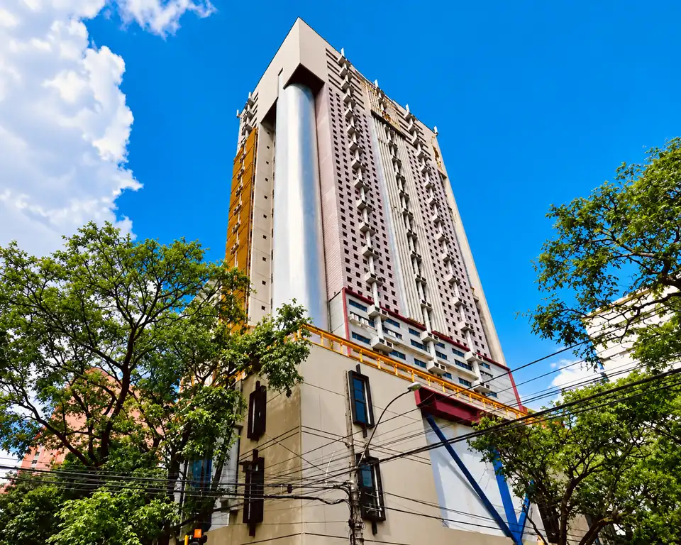 Fachada do Edifício Fashion Center, na Rua dos Guajajaras, no Barro Preto, em Belo Horizonte